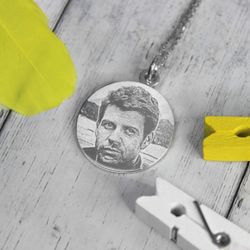 Серебряная подвеска с гравировкой фото на заказ