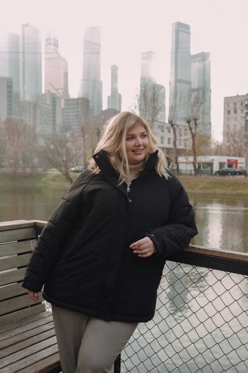 Куртка короткая, с рукавом реглан, черный