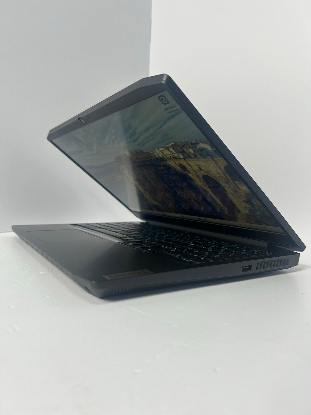 Ноутбук игровой Lenovo IdeaPad Gaming 3 15IMH05 (81Y400VERU) 15.6"/Intel Core i7 10750H/RAM 16GB/SSD 512GB/GeForce GTX 1650 Ti 4GB/1920x1080/IPS 120Hz/Windows 11/Подсветка кл-ры: LED/Черный. Состояние: C1