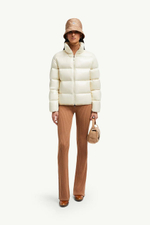 Утеплённая куртка Abbadia Short из лакового нейлона с пухом от Moncler