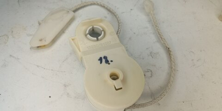 18 Натяжной ролик с тросиком для посудомоечной машины BOSCH б/у 165298