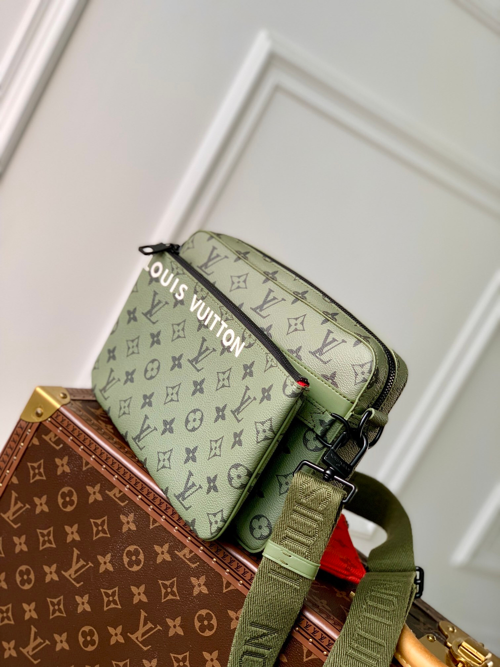 Louis Vuitton Trio Messenger