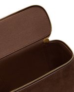 CONNIE шоколадная - пятно на замше сбоку сумки и на дне 45