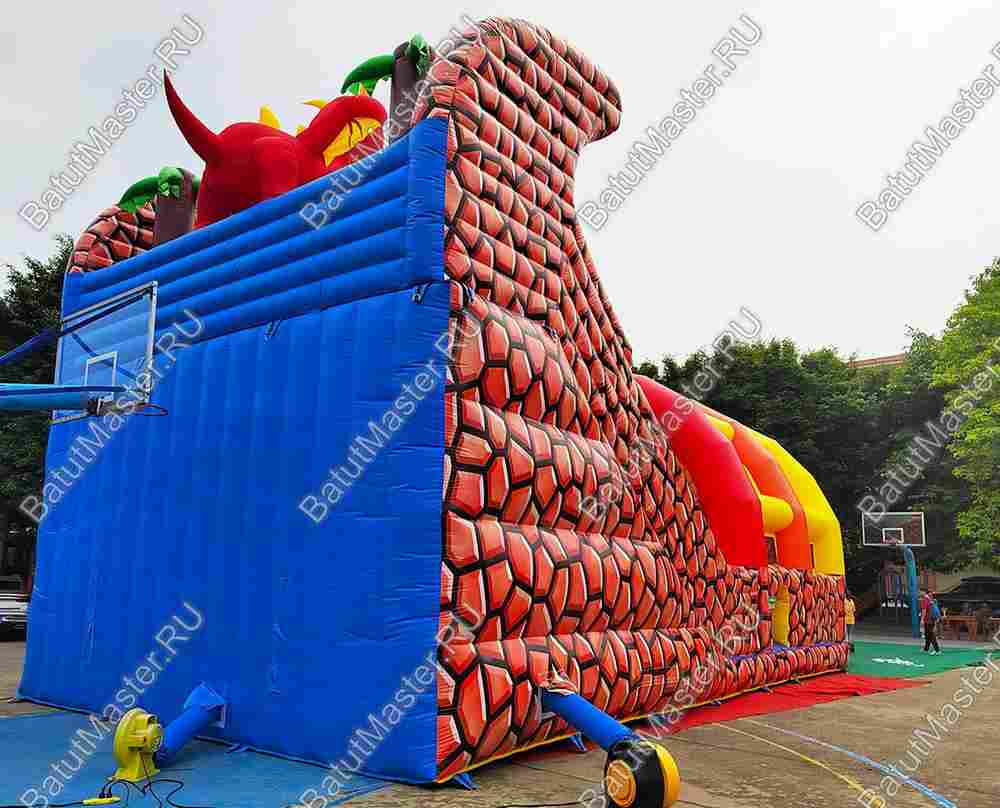 Коммерческий надувной батут "Драконье логово", 16*7*8 м с крышей