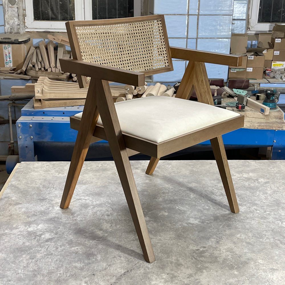 Стул из дерева - KOOBY с подлокотниками