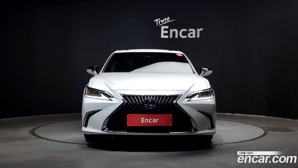 Lexus ES300h 7 Generation Luxury Plus (02.2022)