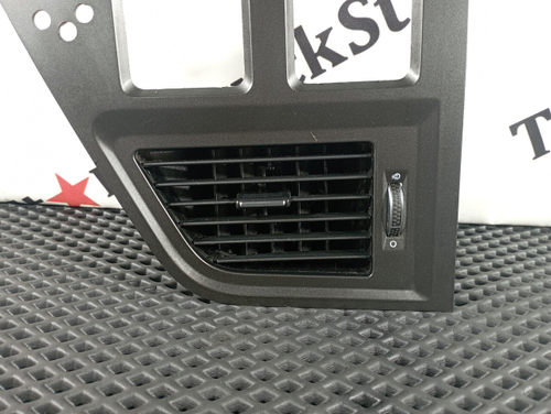 Дефлектор воздушный правый 2023 год.