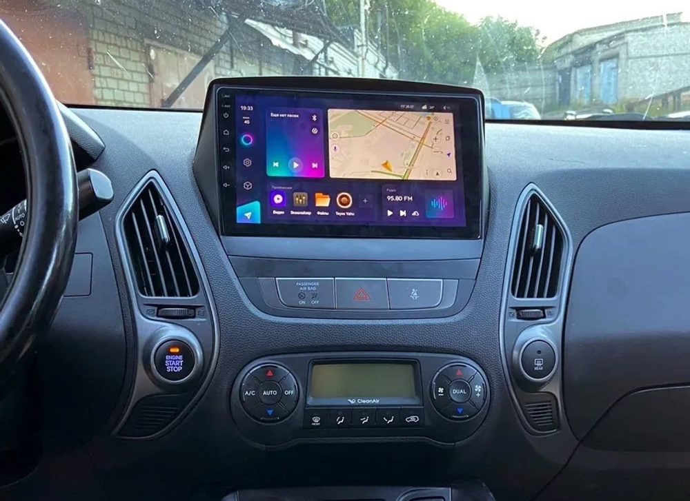 Магнитола для Hyundai iХ35, Tucson 2 2009-2015 (без штатного усилителя) - FarCar 7051-9AB монитор 9" QLED на Android 13, 8-ядер, CarPlay, 4G SIM-слот