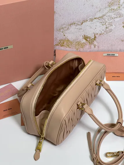 Сумка MIU MIU Arcadie matelassé из кожи наппа, пудровый