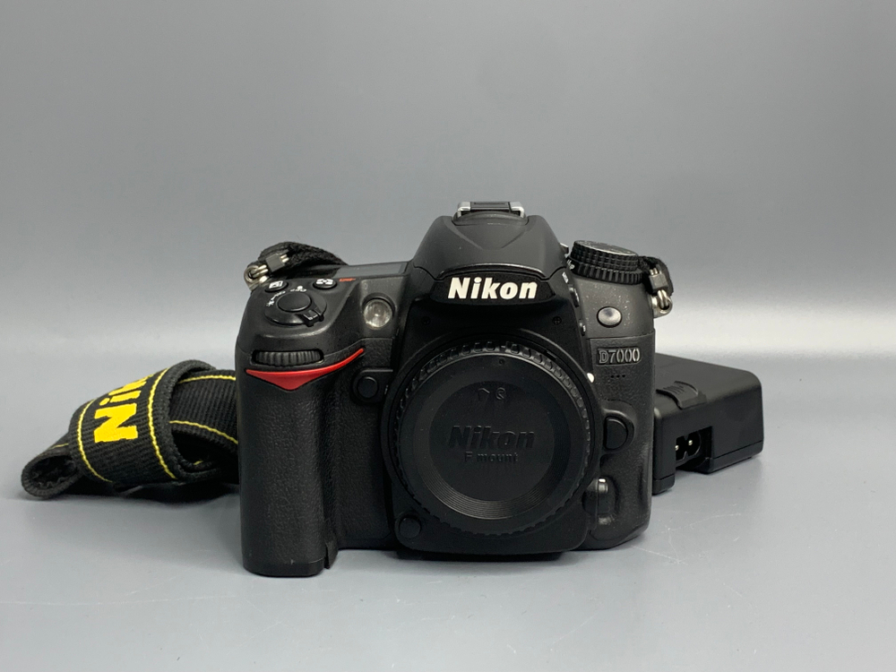 Nikon D7000 Тугой ход кнопки Live View