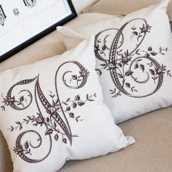 Арт-подушка Объект мечты Монограмма буквы C