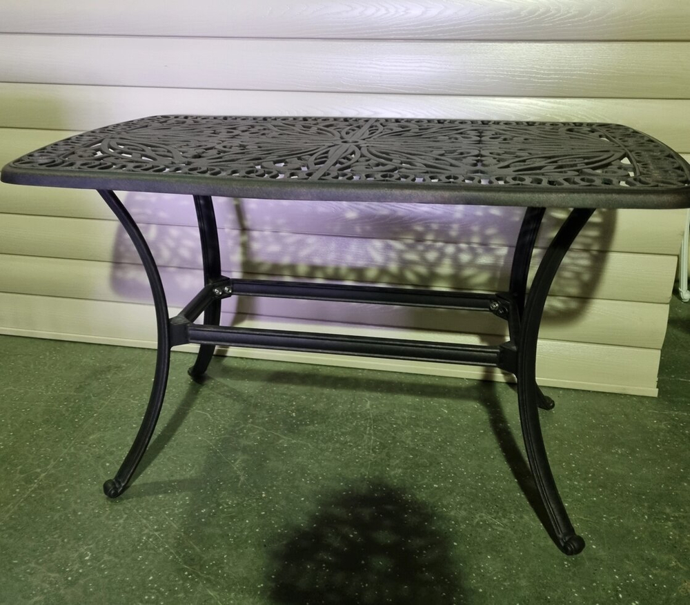 Стол журнальный из литого алюминия Valeria