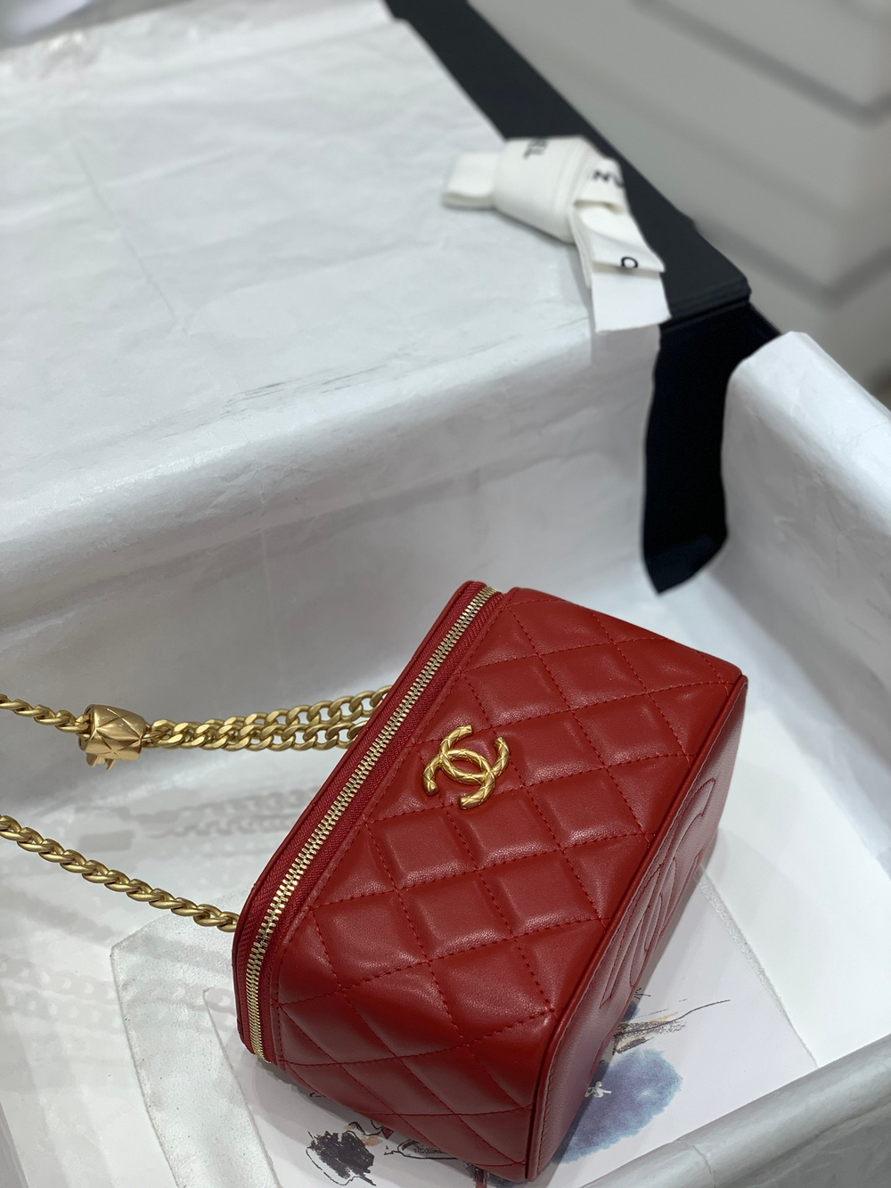 Chane1 Vanity with Chain 17 cm