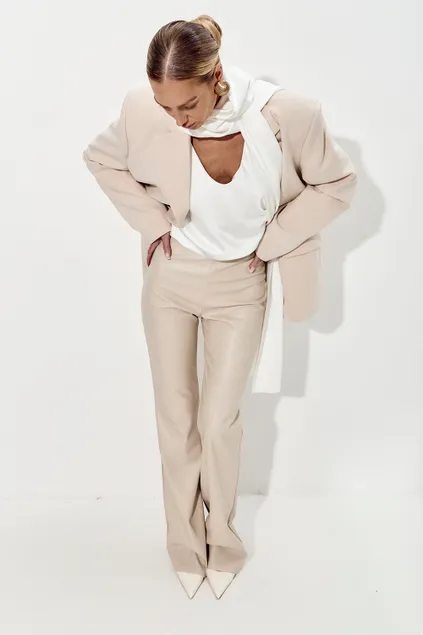 Брюки клеш из экокожи серо-бежевого цвета