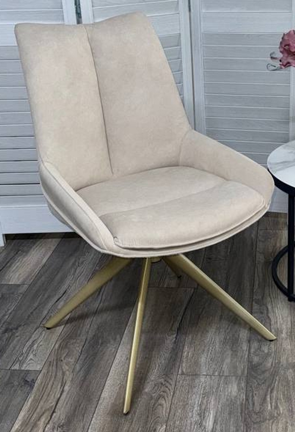 Стул М-City DISAUR Оскар (Oskar) поворотный на 360 градусов, Кремовый, ткань, Шампань каркас