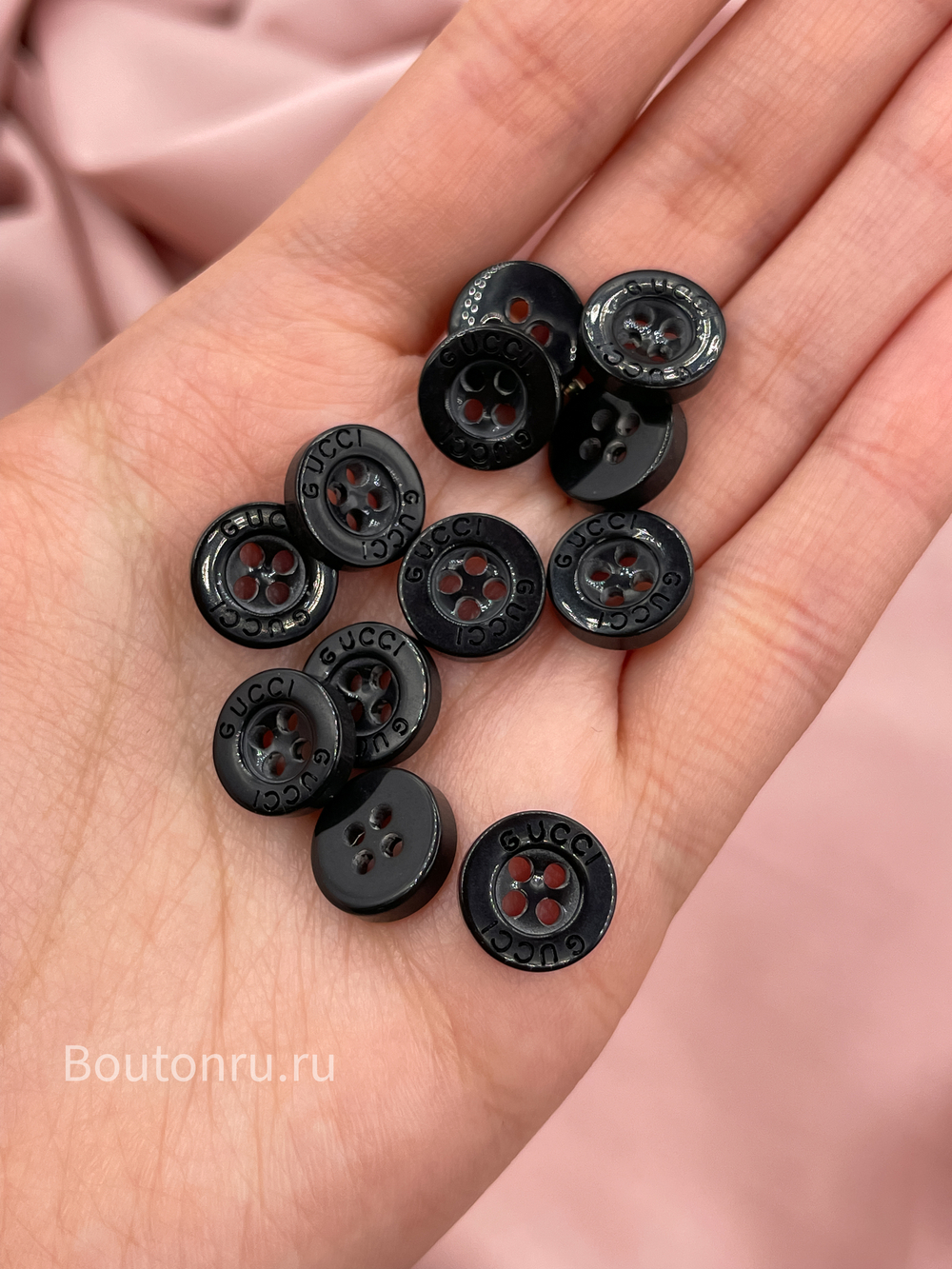 Пуговицы Гучч. на прокол черные