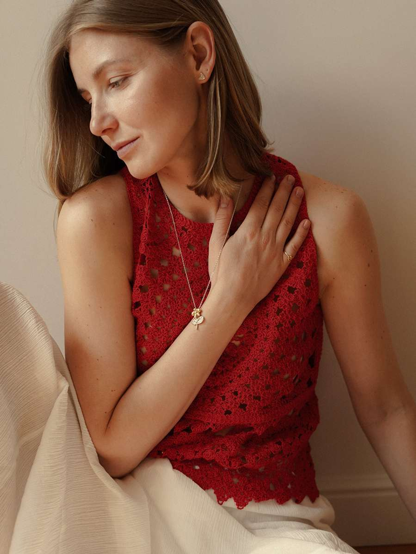 Подвеска Цветочек на шнурке