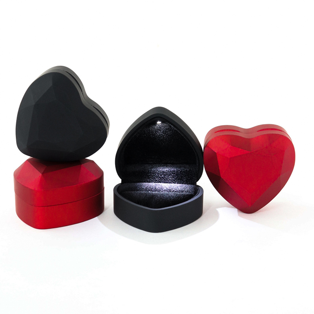 Футляр сердечко с подсветкой для демонстрации кольца