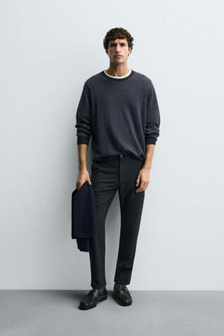 ZARA БРЮКИ ЧИНОС ИЗ КОМФОРТНОЙ РЕЛЬЕФНОЙ ТКАНИ, НЕФТЯНОЙ