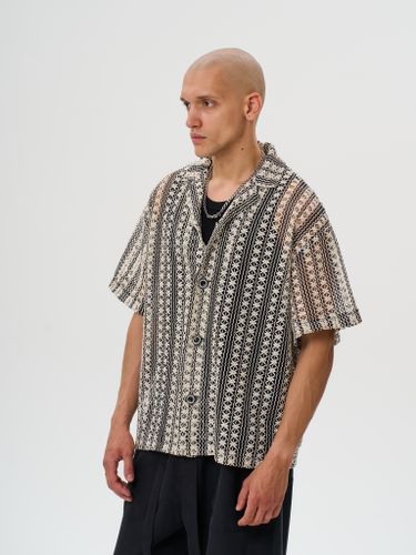 Серая рубашка с вязкой кроше