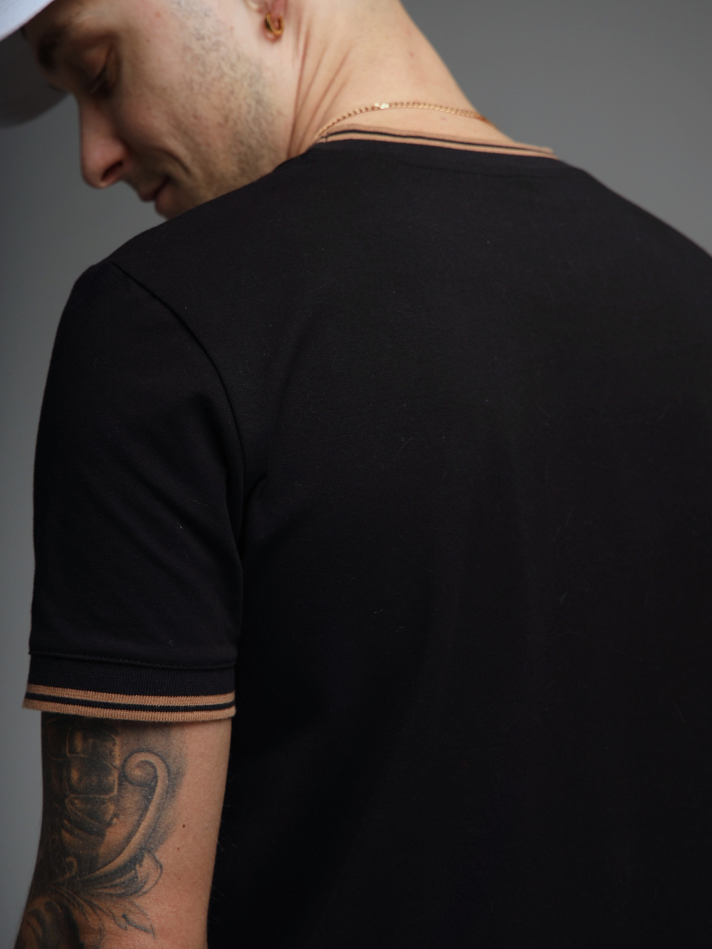 футболка с вышивкой нашивкой олень город горький черная