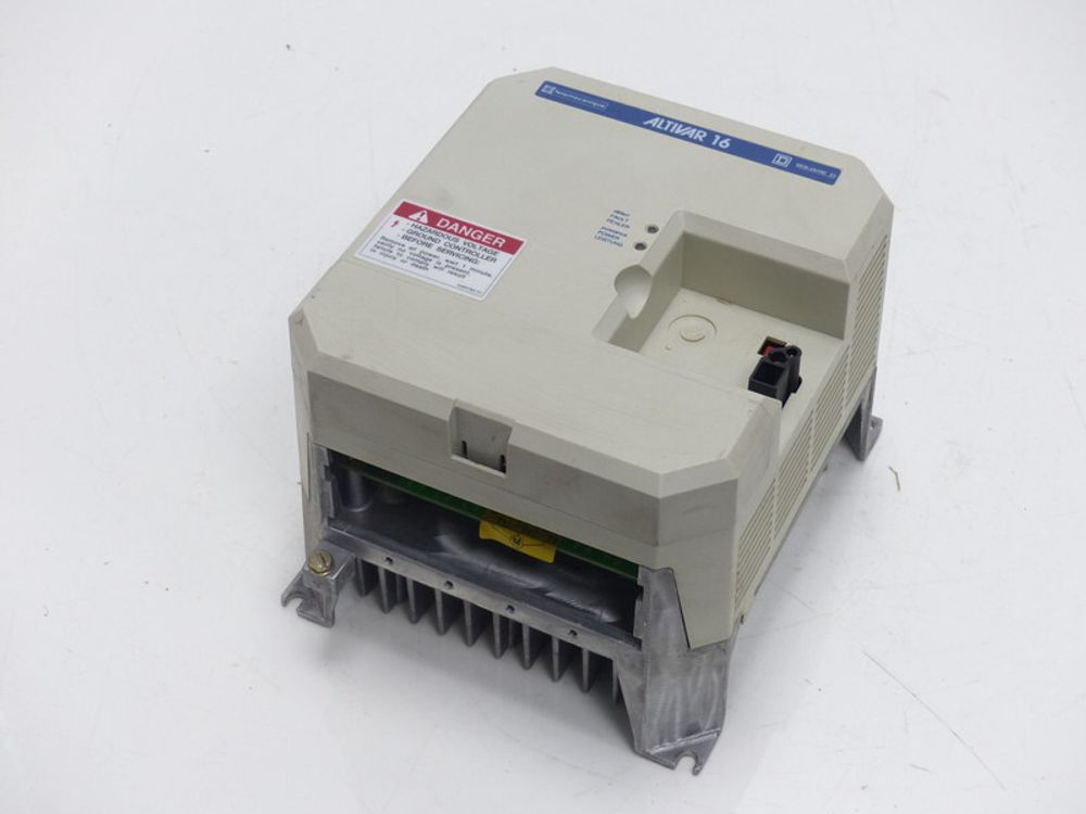 Schneider Electric ATV16U18N4