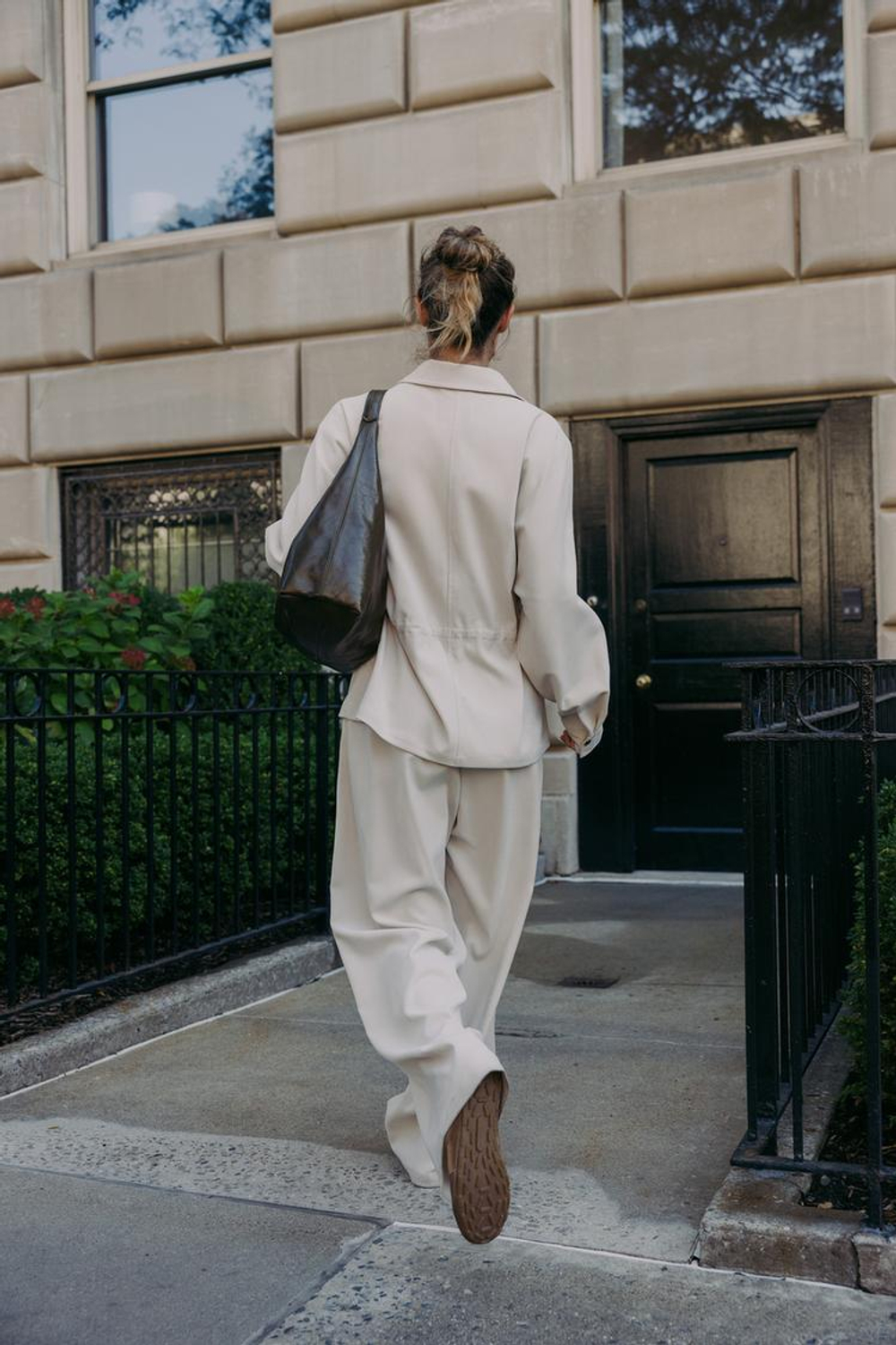 ZARA КУРТКА С КАРМАНАМИ И РЕГУЛИРУЕМОЙ ТАЛИЕЙ, ЭКРЮ