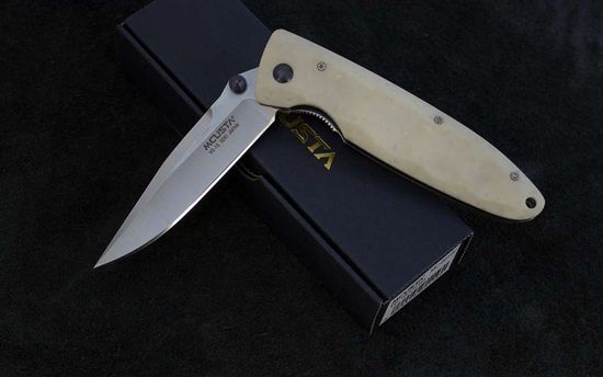 Складной нож Mcusta Classic Wave VG-10, White Corian Handle MC-0019V c клинком из стали VG-10, рукоять Corian