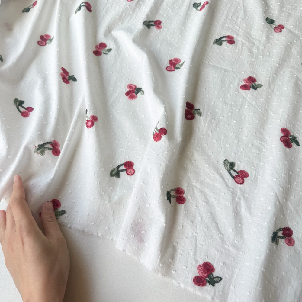 хлопок с мушкой с вышивкой Вишенки