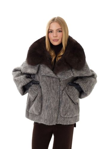 Серый шерстяной пуховик с меховым воротником