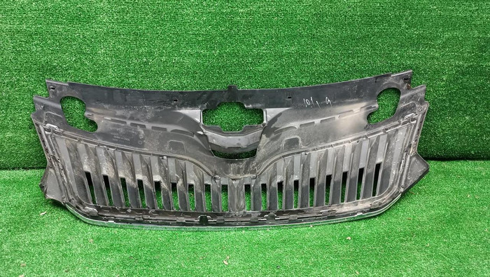 Решетка радиатора Skoda Rapid 1 (2012-2020)