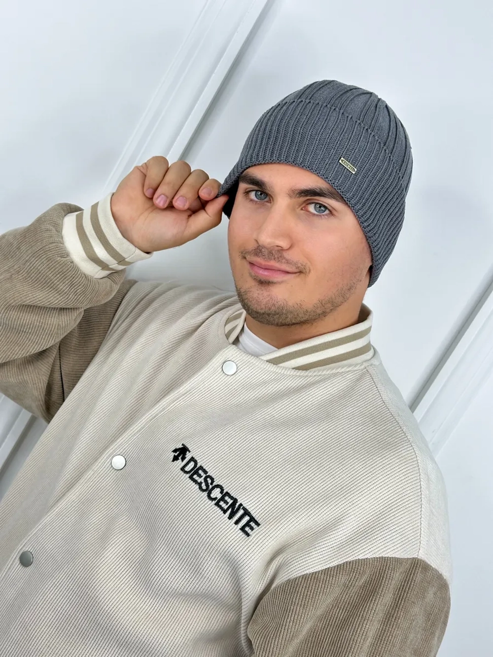 шапка вязаная теплая с отворотом стильная