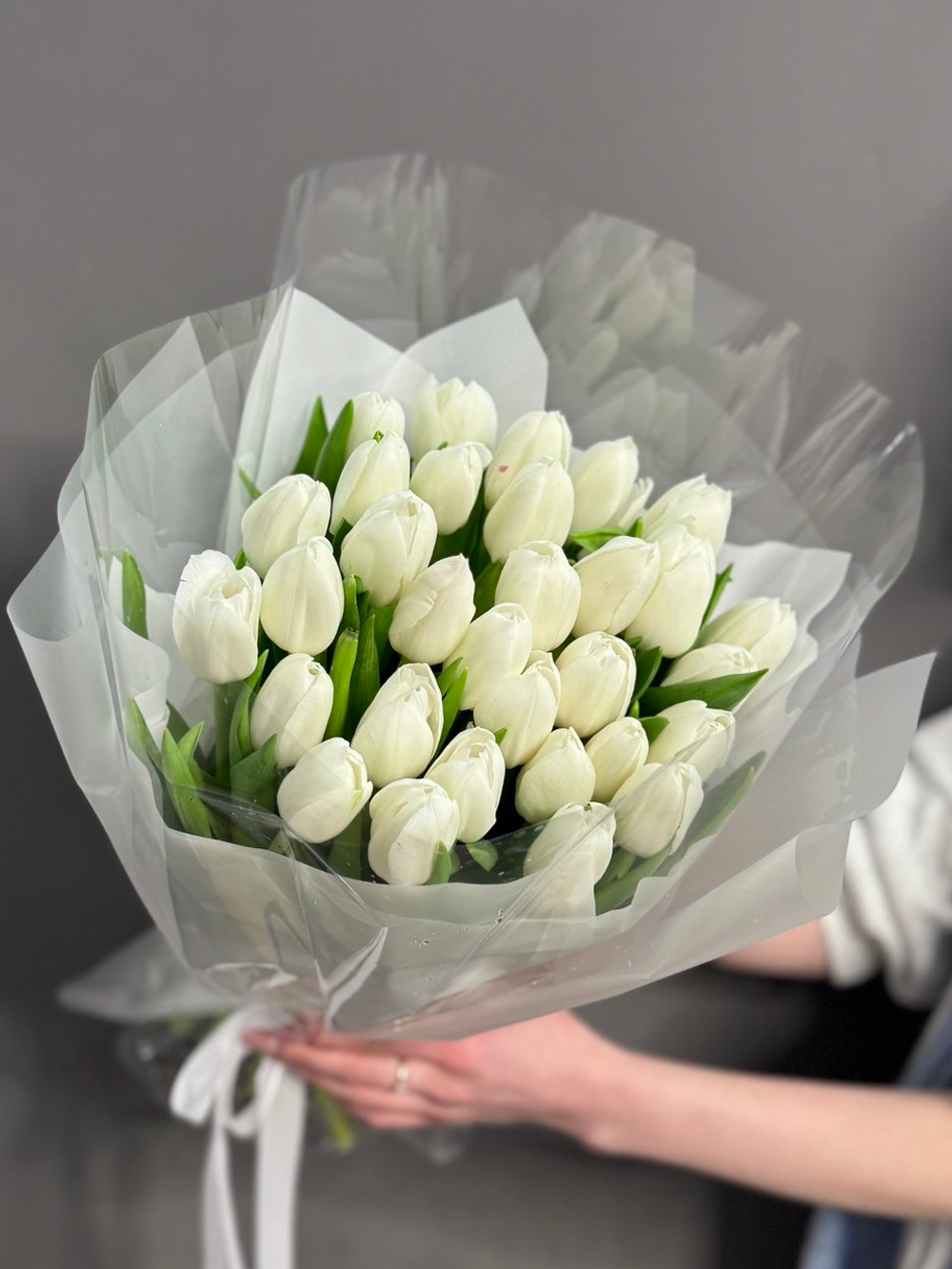 Монобукет из 31 белого тюльпана