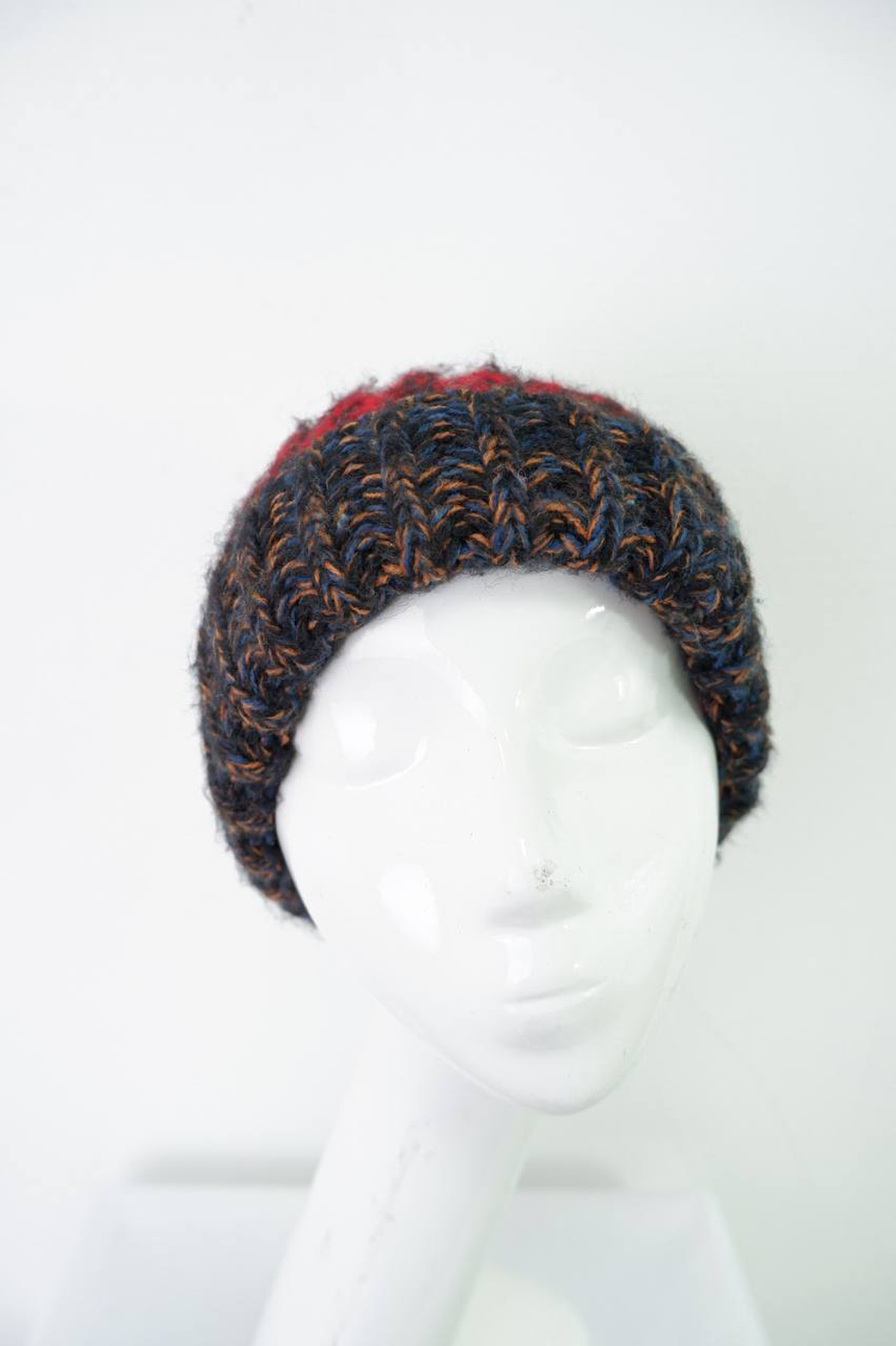 Шапка для зимнего образа