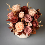 «Шоколад» - композиция из стабилизированных цветов и сухоцветов.