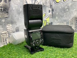 Nikon Speedlight SB-700