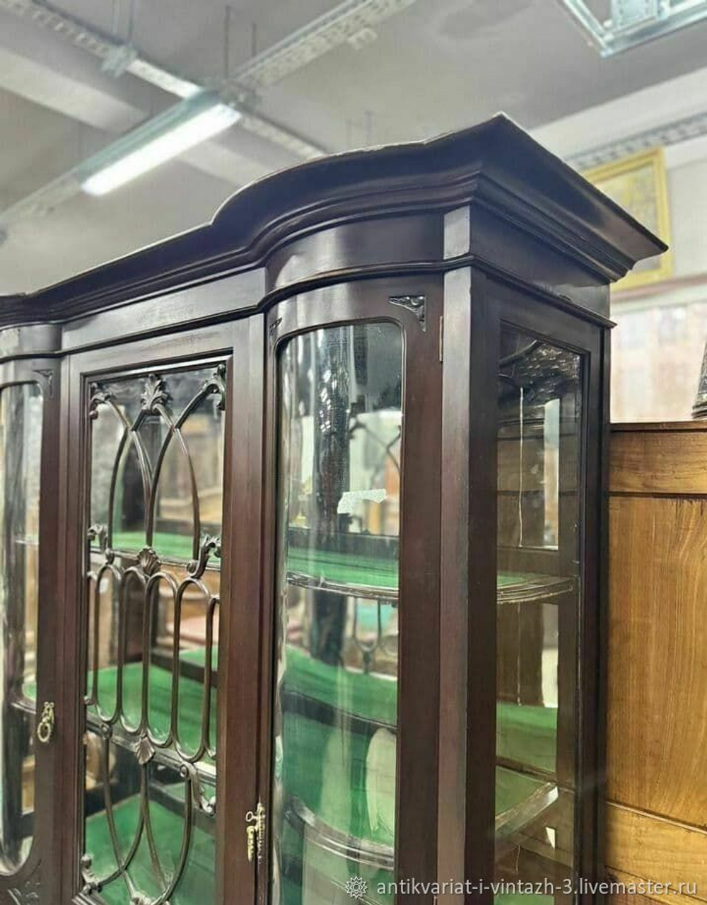 Старинная витрина в стиле Чиппендейл