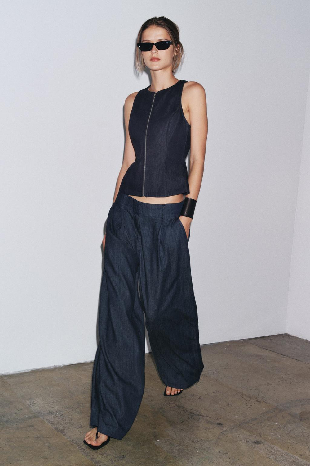 ZARA ДЖИНСОВЫЙ ТОП С ЗАСТЕЖКОЙ-МОЛНИЕЙ — ZW COLLECTION, СИНИЙ