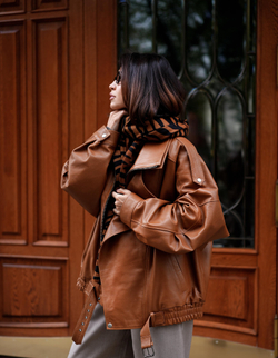 Косуха-бомбер карамель