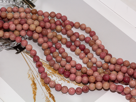 Нить бусин из родонита 8,5мм
