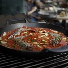 Чугунный вок Weber Crafted с корзиной для приготовления на пару