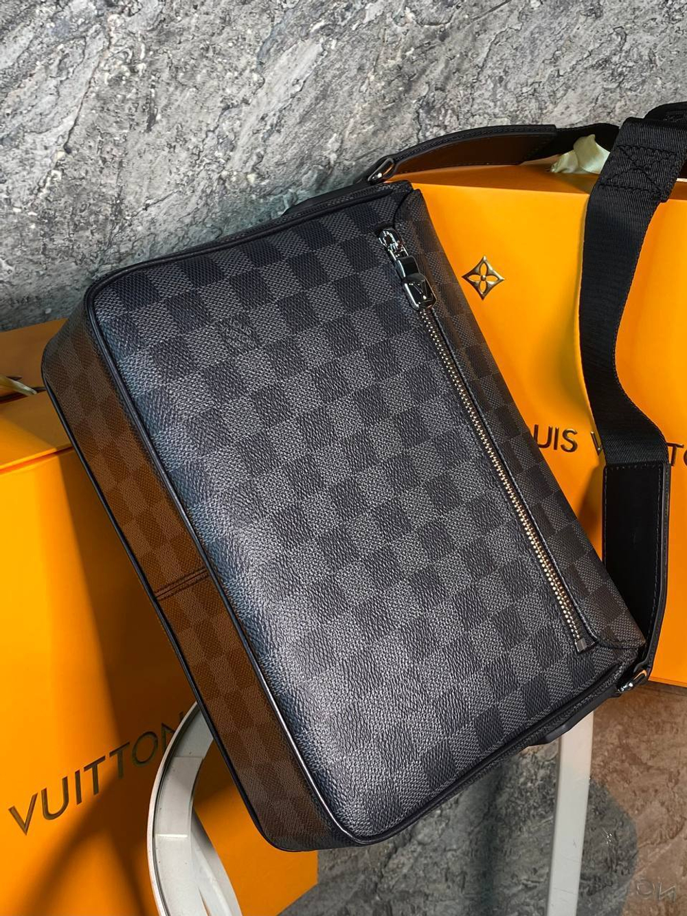 Сумка-мессенджер Louis Vuitton