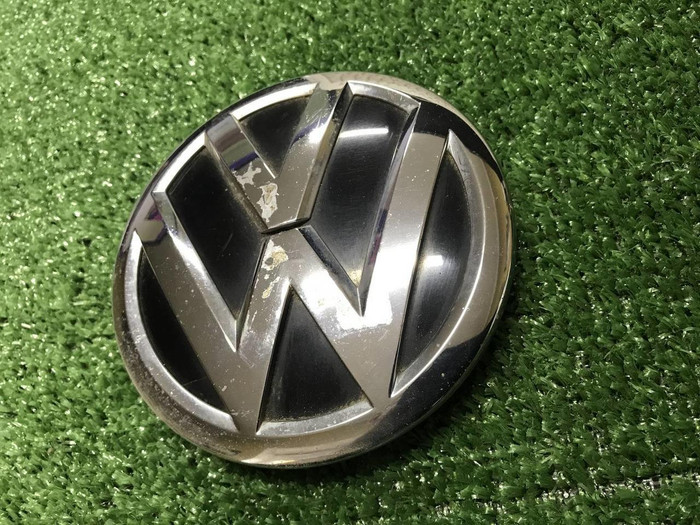 Эмблема решетки радиатора VW Polo sedan 5 (15-20)