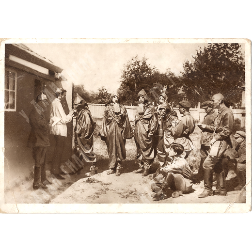 Красная армия. Занятия по химобороне. Почтовая карточка. Открытка. ИЗОГИЗ. М. 1932.