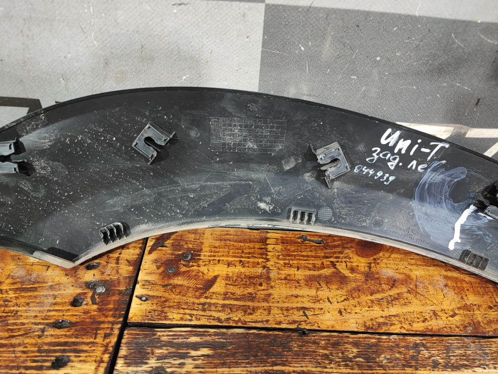 Накладка двери задней левой Changan UNI-T 20-нв Б/У Оригинал S202F2713060500