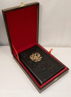 Ежедневник А5 «Герб РФ» №2 (съемная обложка из натуральной кожи) в футляре