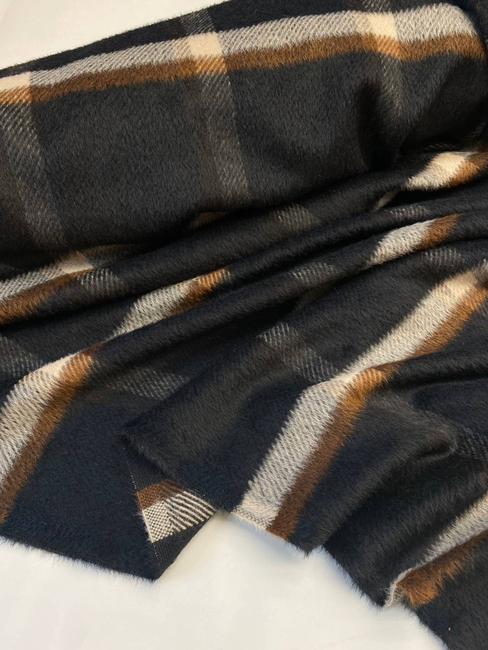 Альпака с шерстью пальтовая Burberry черная в бело-коричневую клетку