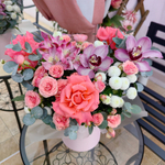 Авторская композиция с орхидеями и французским розами