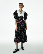 Платье с белым воротником