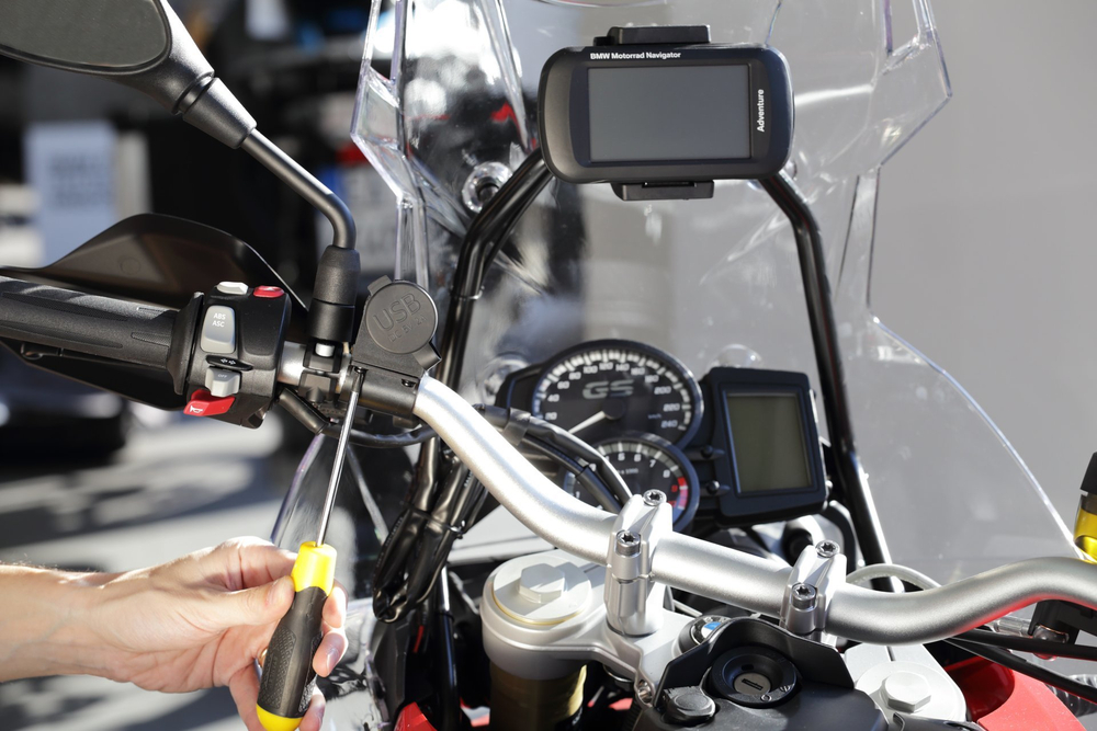 USB-розетка с 2-мя выходами USB на руль 2000А